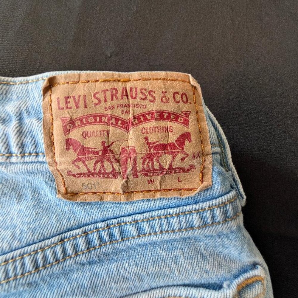 LEVI'S 501 BUTTON FLY JEANS; W26 L28;  26X28; GREAT CONDITION! Light Blue